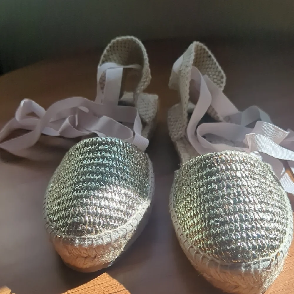 Manebi Elegant Gold Espadrille Flats with Ribbon Accents